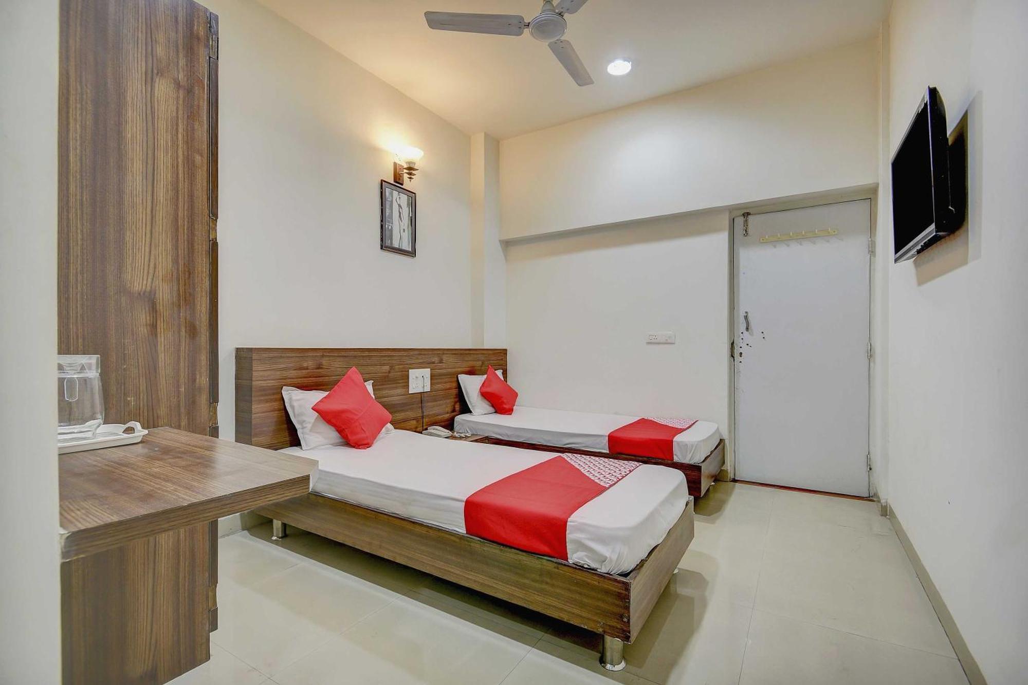 OYO 65290 Hotel Plus Corporate One Khapa  Extérieur photo