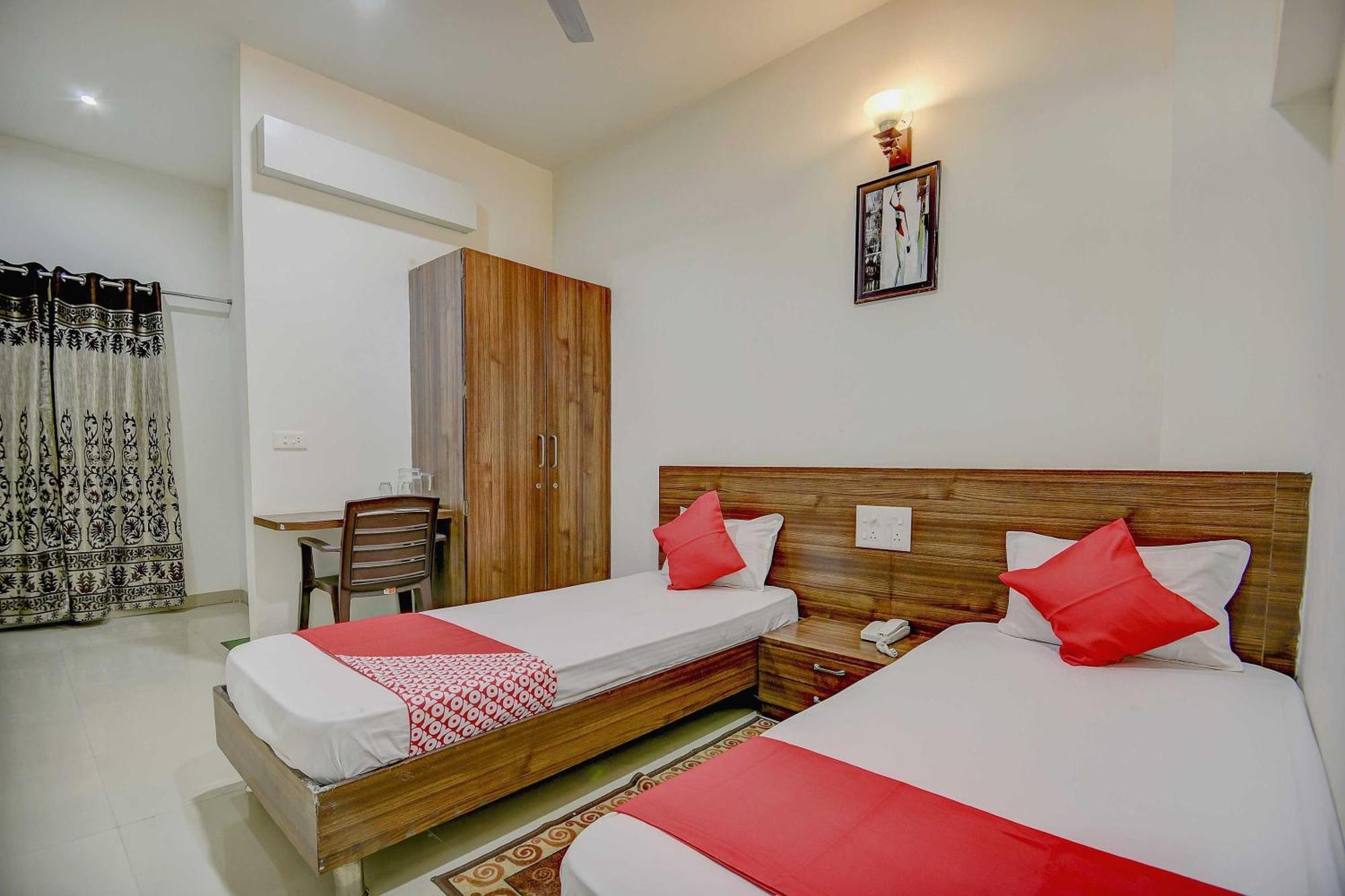 OYO 65290 Hotel Plus Corporate One Khapa  Extérieur photo