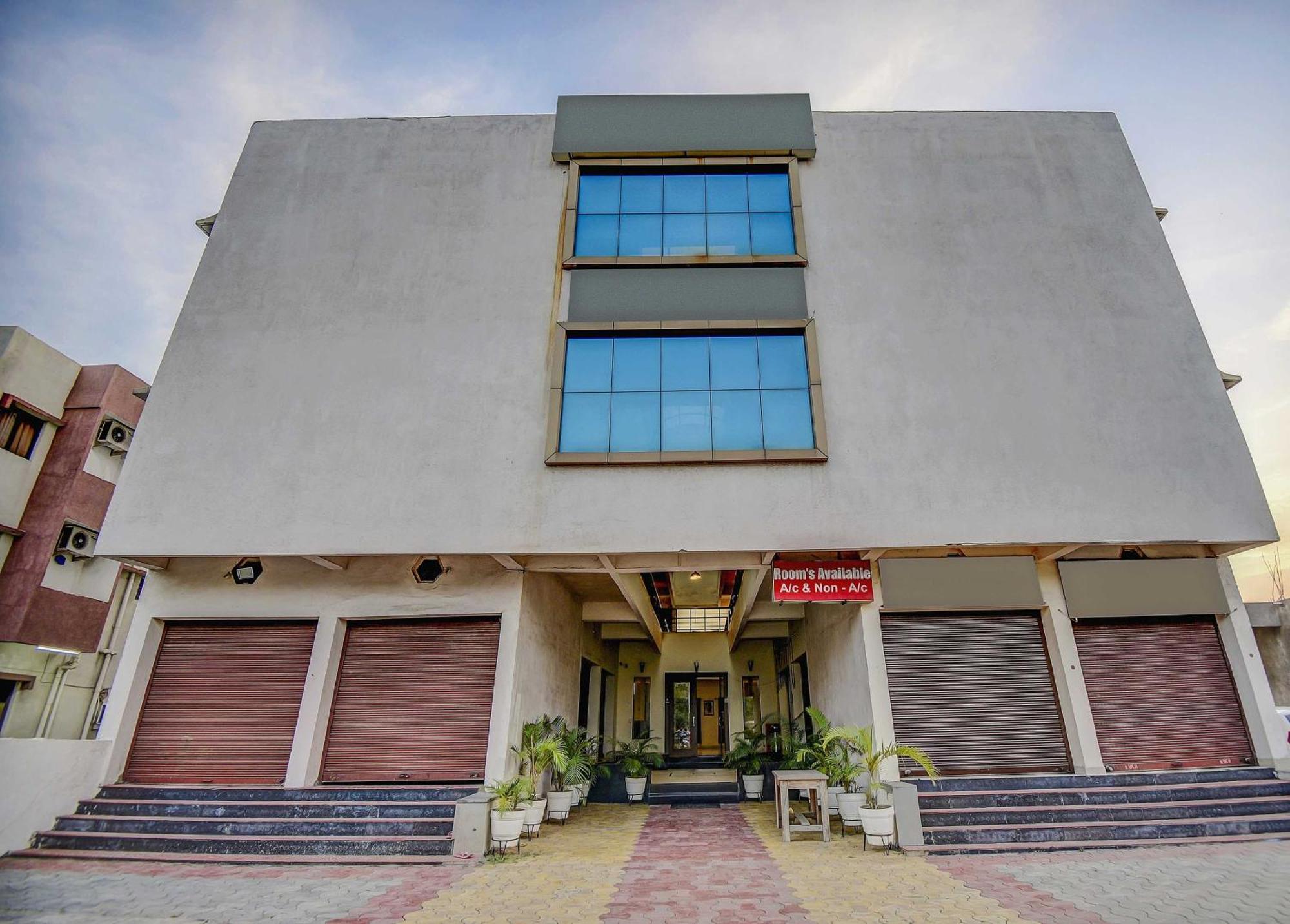 OYO 65290 Hotel Plus Corporate One Khapa  Extérieur photo