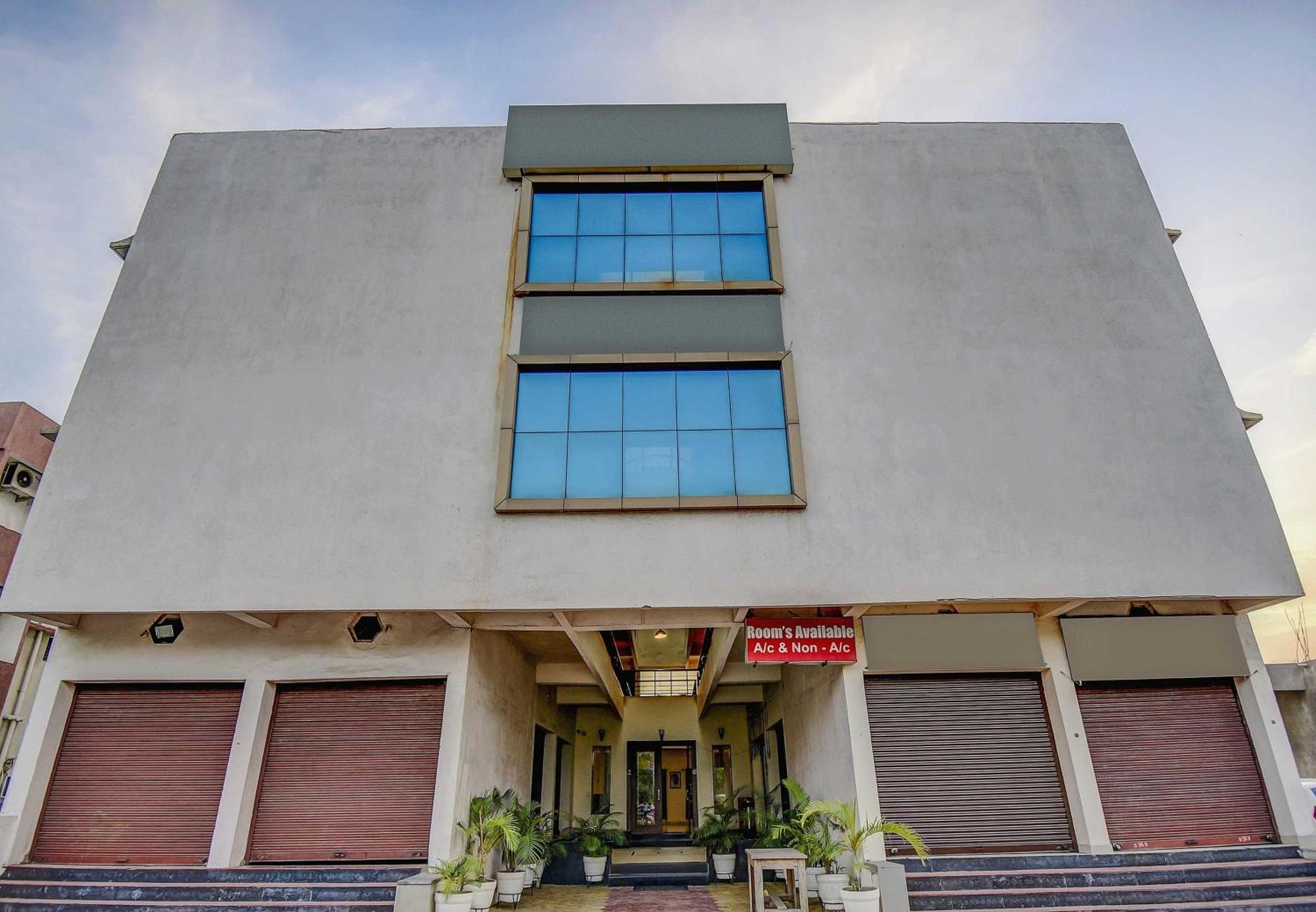 OYO 65290 Hotel Plus Corporate One Khapa  Extérieur photo