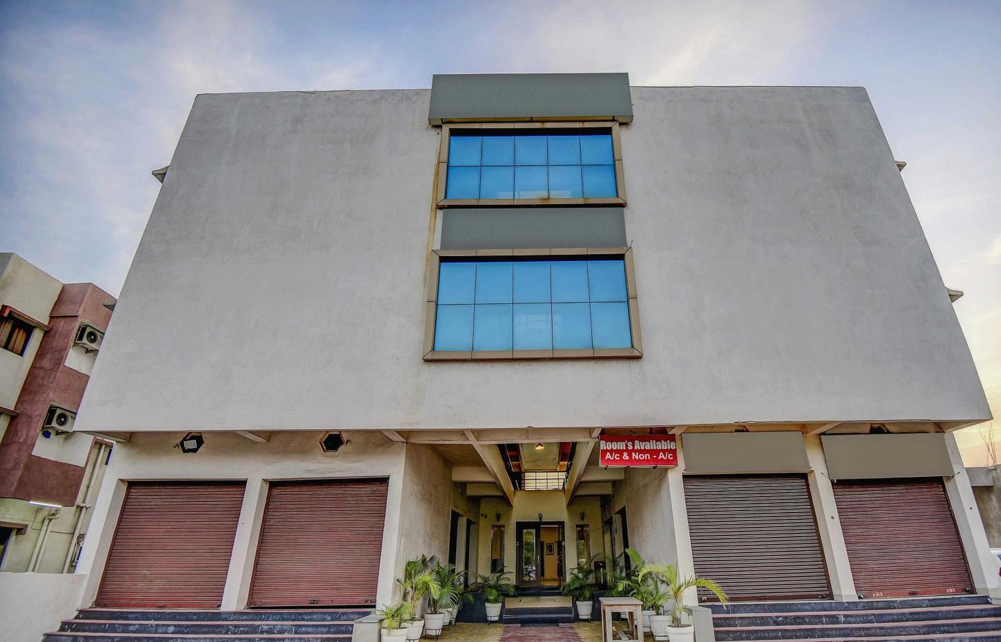 OYO 65290 Hotel Plus Corporate One Khapa  Extérieur photo