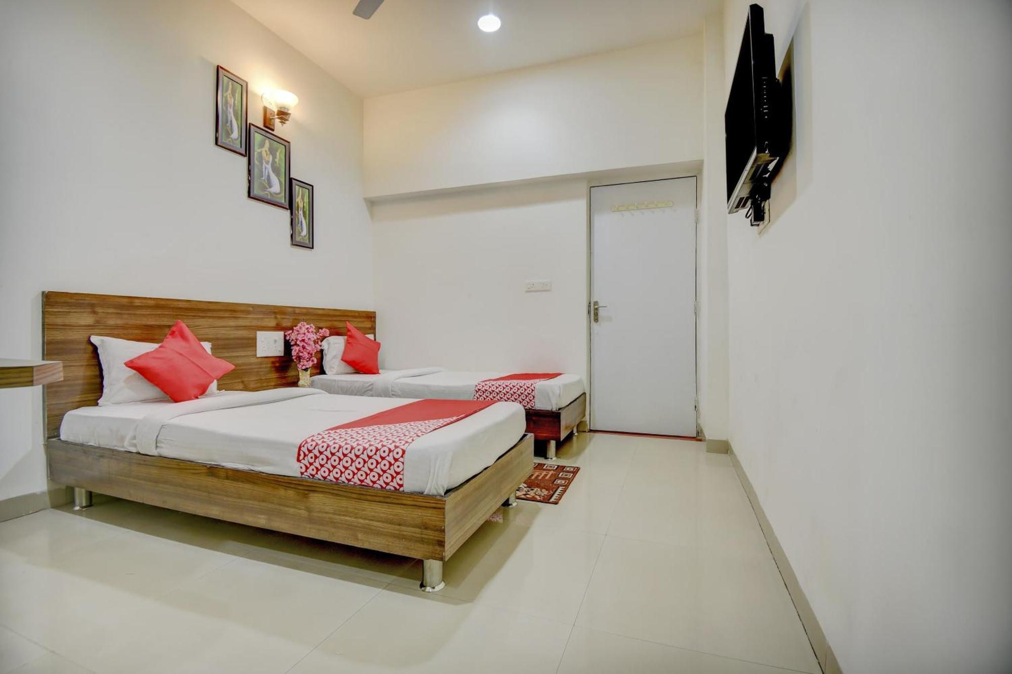 OYO 65290 Hotel Plus Corporate One Khapa  Extérieur photo