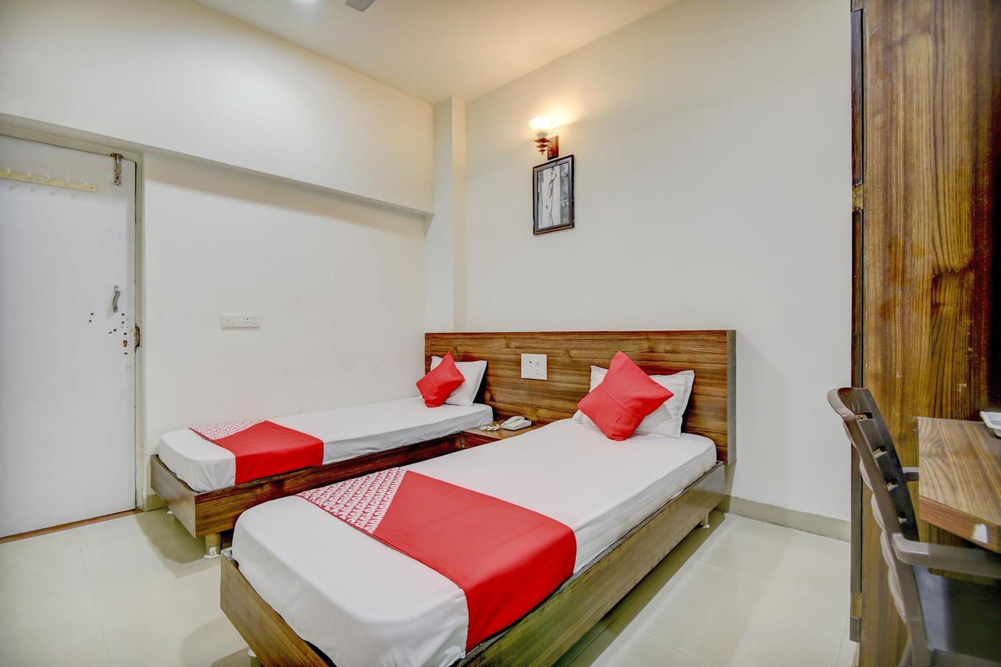 OYO 65290 Hotel Plus Corporate One Khapa  Extérieur photo