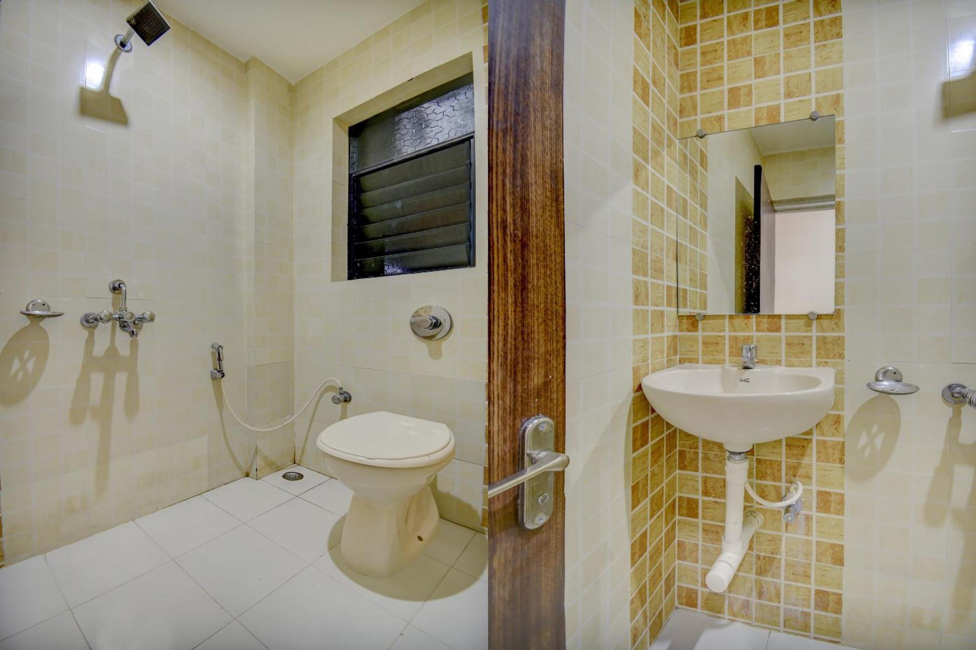 OYO 65290 Hotel Plus Corporate One Khapa  Extérieur photo