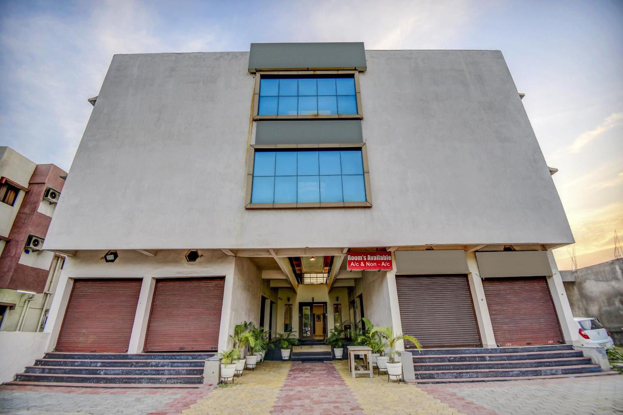 OYO 65290 Hotel Plus Corporate One Khapa  Extérieur photo